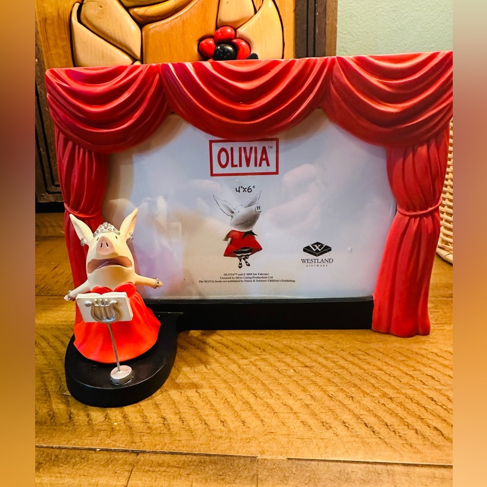 Westland Giftware Olivia Takes The Opera Red Picture Frame 4x6